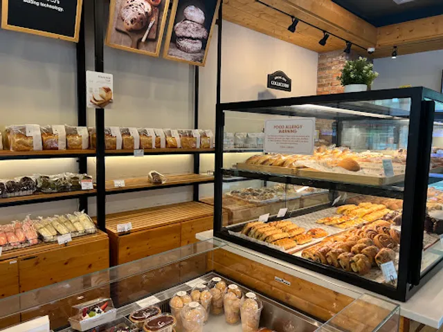 Tous Les Jours Bakery Cafe