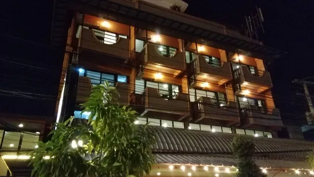 ศรีกรุงดีลักซ์ (Srikrung Deluxe Hotel)