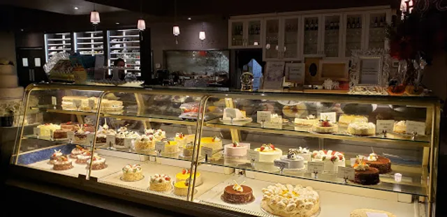 Maxim Bakery & Restaurant