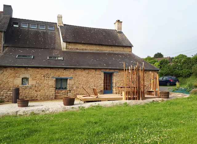 Gite Menez du Roi Morvan | Vacances en Campagne en Morbihan - Grande capacité 6 à 14 personnes -