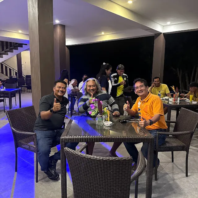 PAPAROCKY RESTAURANT & BEACH CLUB