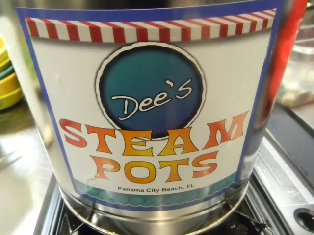 Dee's Steam Pot