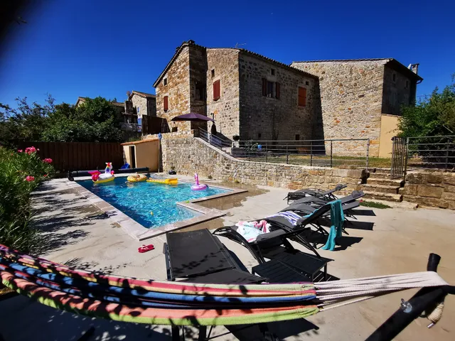 Magnifique gîte en pierres 6 personnes avec piscine privée