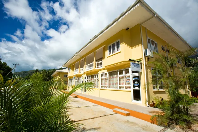 Reef Holiday Apartments