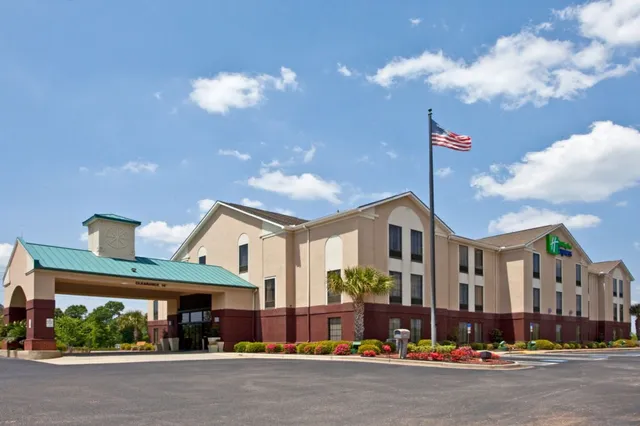 Holiday Inn Express & Suites Milton East I-10 by IHG