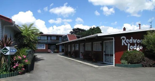 Redwood Lodge Motel