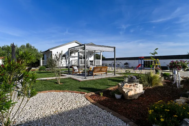 Holiday home Aprilis