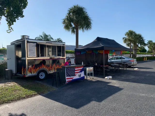 Pupusas La Perrona Food Truck