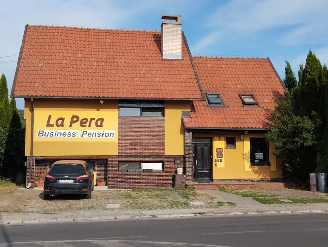 la pera sro
