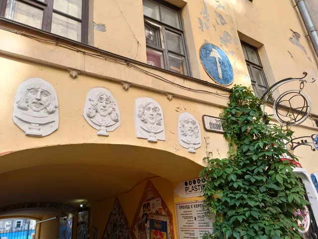 Ulitsa Dzhona Lennona