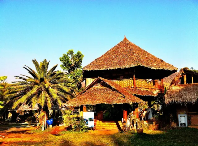 Giant House Pai Riverside & Camping