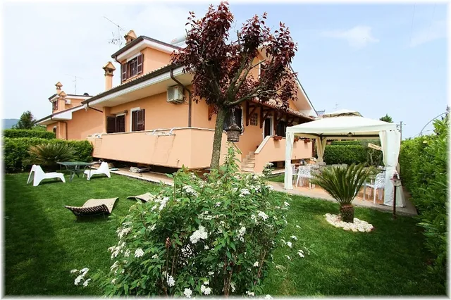 B & B The Key of Dreams