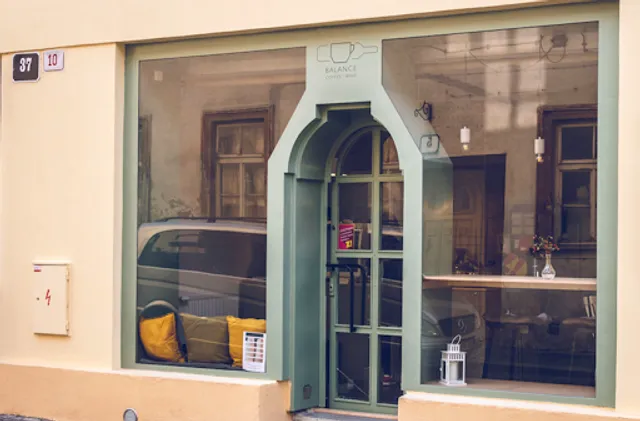 Balance coffee & wine