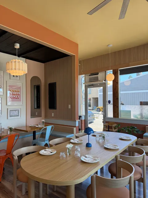 Giving Cafe & Bistro (Thai Restaurant)