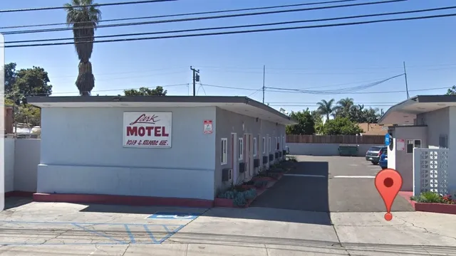 Lark Motel