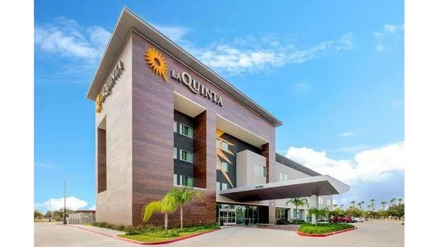La Quinta Inn & Suites by Wyndham McAllen Convention Center