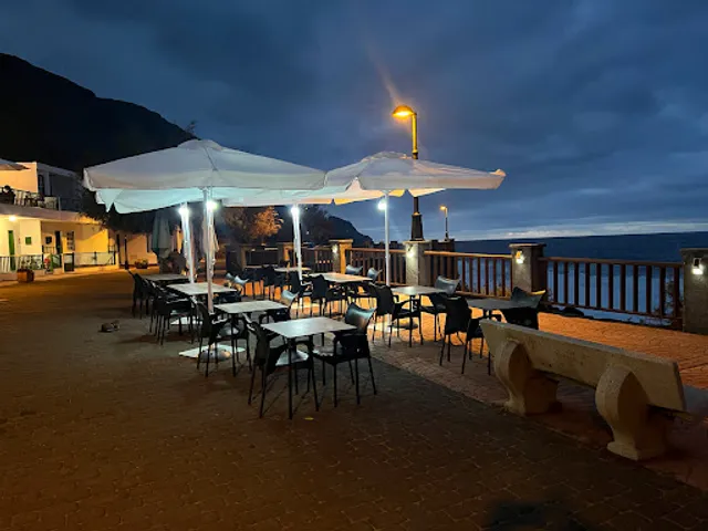 Apartamentos/Restaurante La Fajana