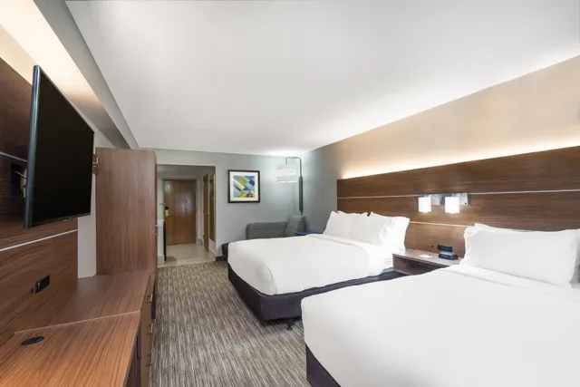 Holiday Inn Express & Suites Louisville East