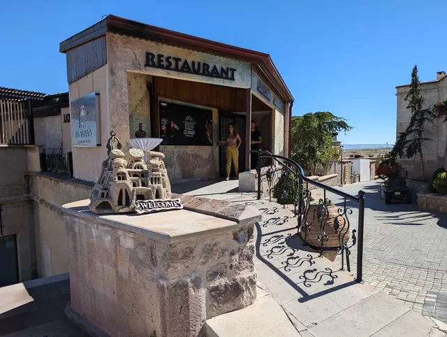 Les Visages A La Carte Restaurant and Bar