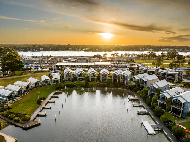 Captains Cove Waterfront Apartments & Resort Paynesville