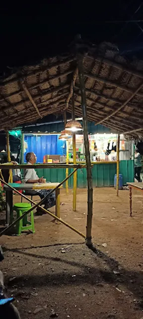 Green Cafe Pizhala Bridge