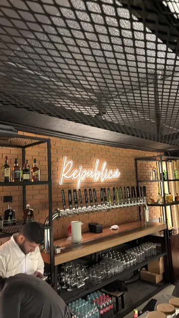 Bar Room Republica Brewing