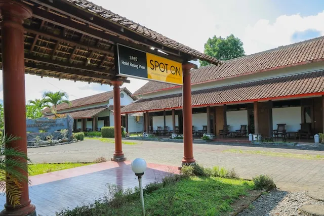 OYO 2465 Hotel Raung View