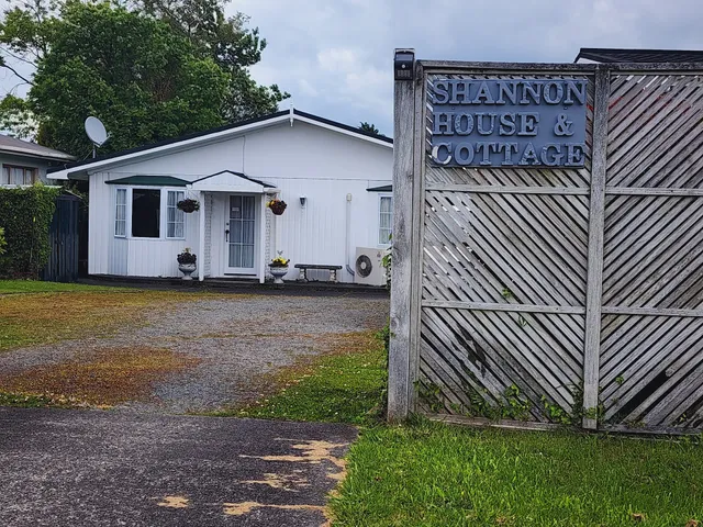 Shannon House & Cottage
