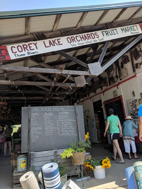 Hubbard's Corey Lake Orchards