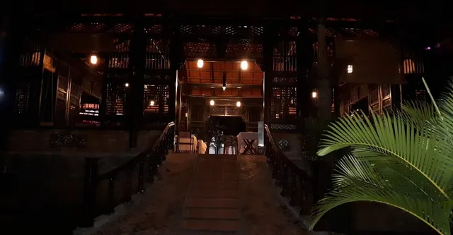 Khách sạn South Wind Hotel