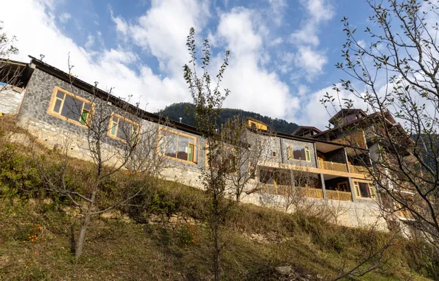 The Evara stays jibhi