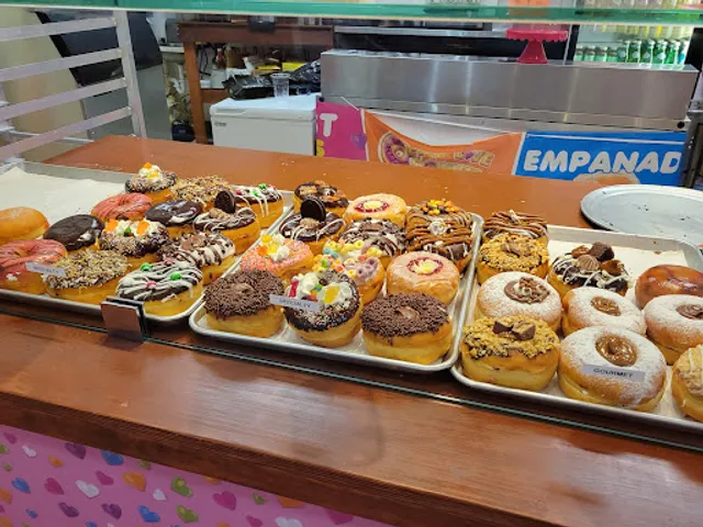 Pink Love Donuts and More (Miami)