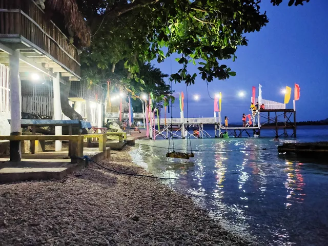 RedDoorz @ Marson’s Beach Resort Catarman