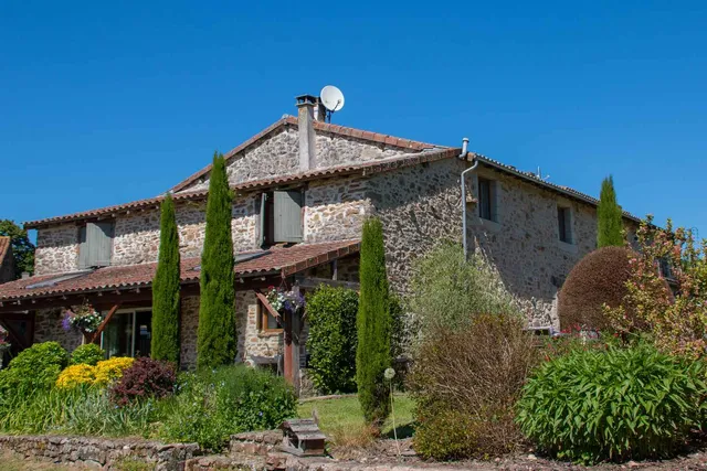 Gîte et Chambre d'hôte à la ferme avec piscine/spa, Location insolite avec spa/sauna, proche Limoges, Limousin, Haute-Vienne