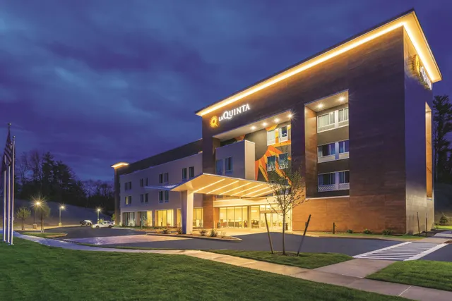 La Quinta Inn & Suites by Wyndham Clifton Park/Saratoga Area