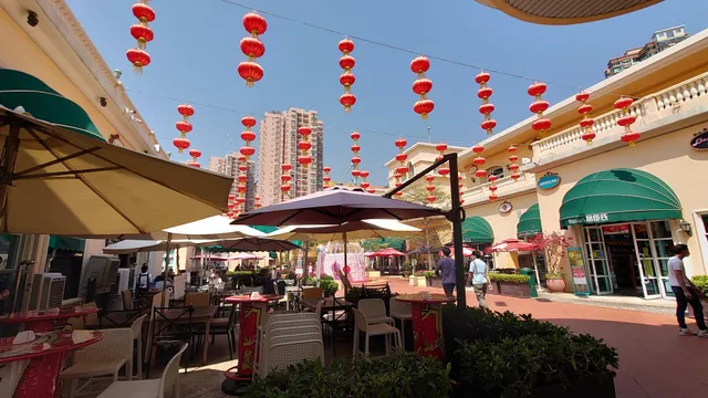 Hong Kong Gold Coast Piazza