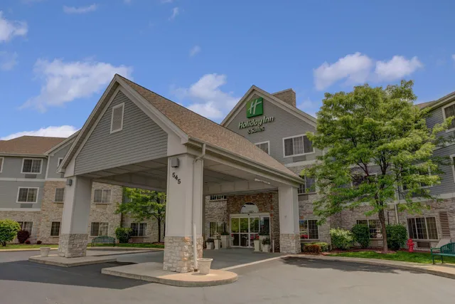 Holiday Inn & Suites Milwaukee Airport by IHG