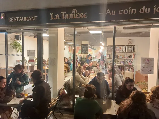 La Tanière - Au coin du jeu