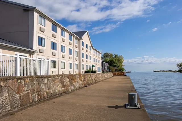 Comfort Inn River's Edge