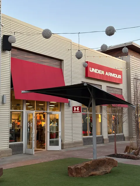 Under Armour Factory House - Nebraska Crossing Outlets