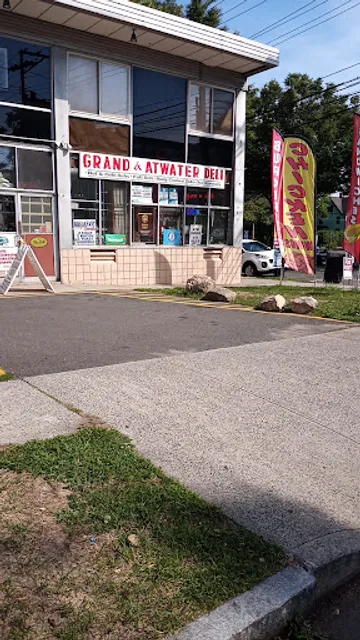Grand And Atwater Deli
