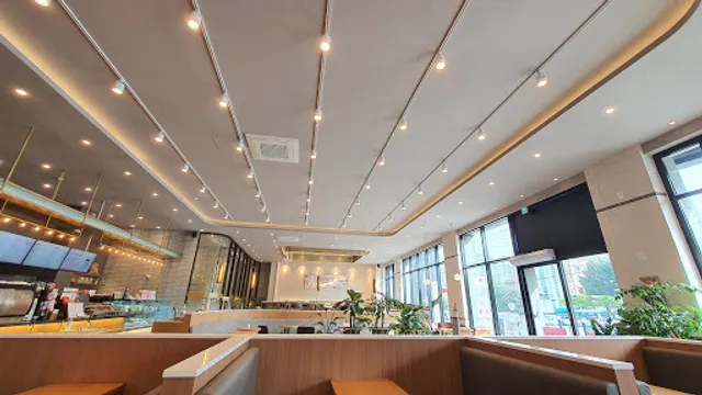 투썸플레이스 청주비하점