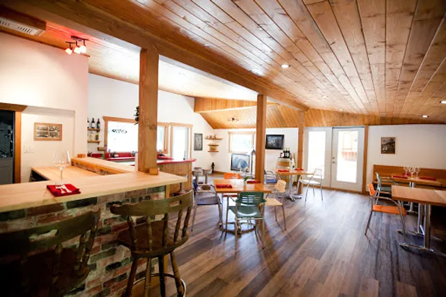 Boccalino Restaurant, Motel & Cabins