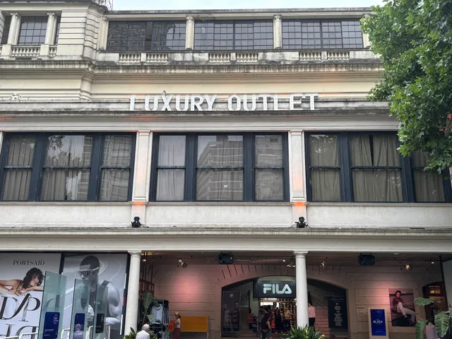 The Palace Luxury Outlet