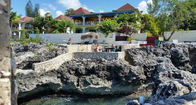 Coral Seas Cliffs Resort