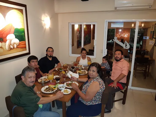 Chenando's Seafood and Steaks