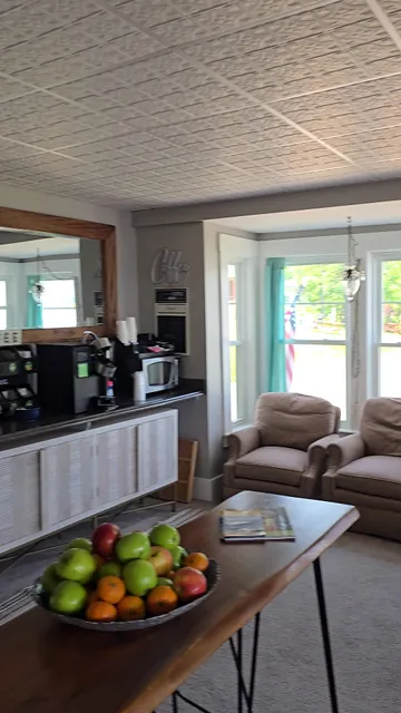 The Lakeview Inn & Cottages