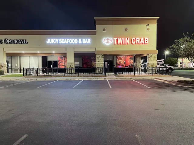 Twin Crab Juicy Seafood & Bar (North Freeway)