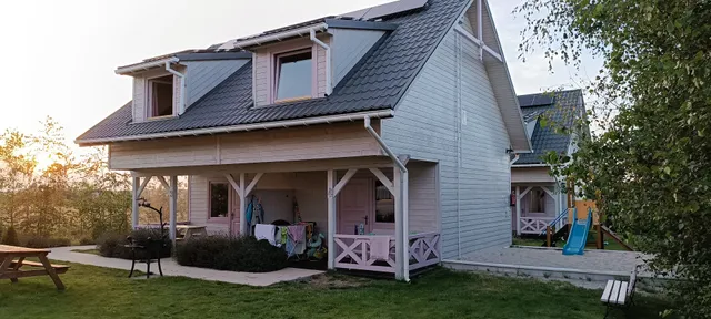 Lawendowa Wyspa - Domki nad morzem z basenami