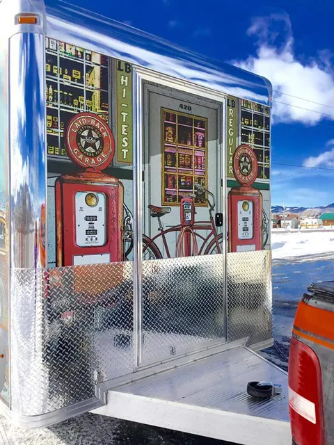 Gravity Graphics | Victor